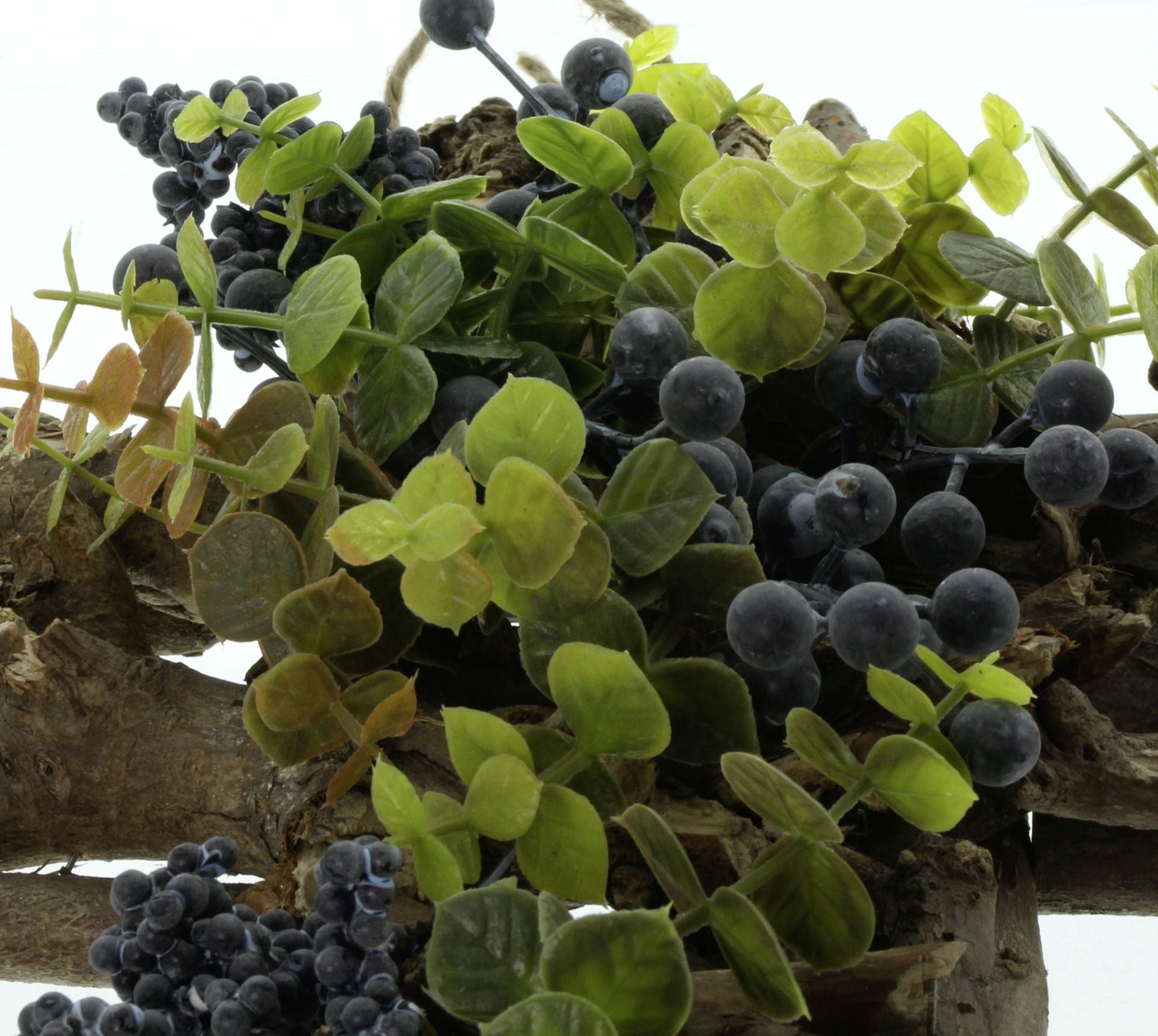 Dekokreuz mit Beeren