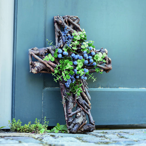 Dekokreuz mit Beeren